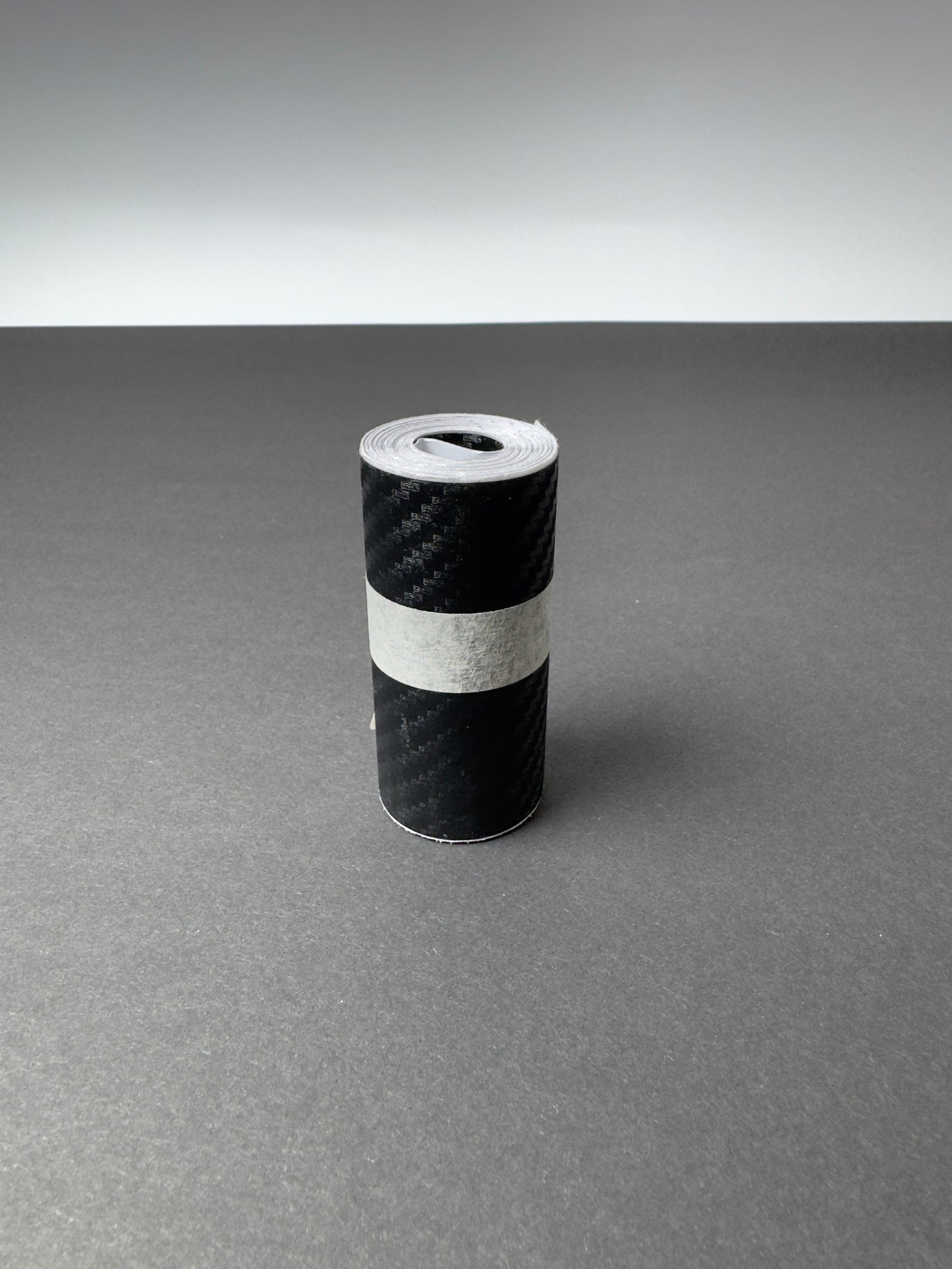 Ochranná páska z uhlíkových vláken na prahy a batožinový priestor auta 3m + stierka Drivio24