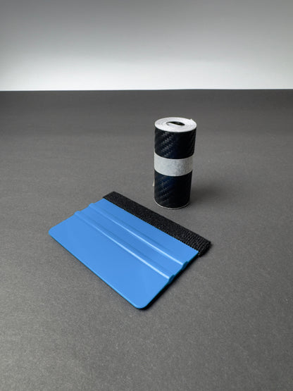 Ochranná páska z uhlíkových vláken na prahy a batožinový priestor auta 3m + stierka Drivio24